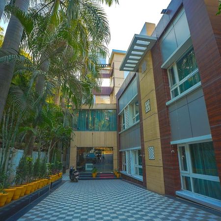 Q Saina S K Regency Rishikesh Hotel Exterior photo
