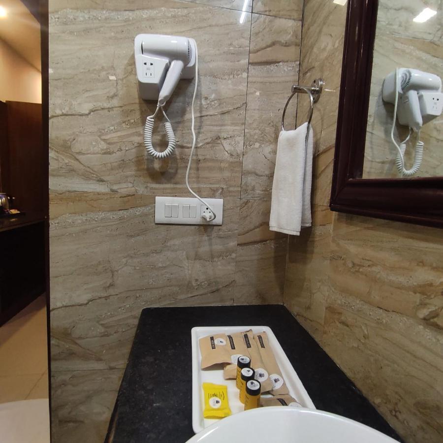 Q Saina S K Regency Rishikesh Hotel Exterior photo