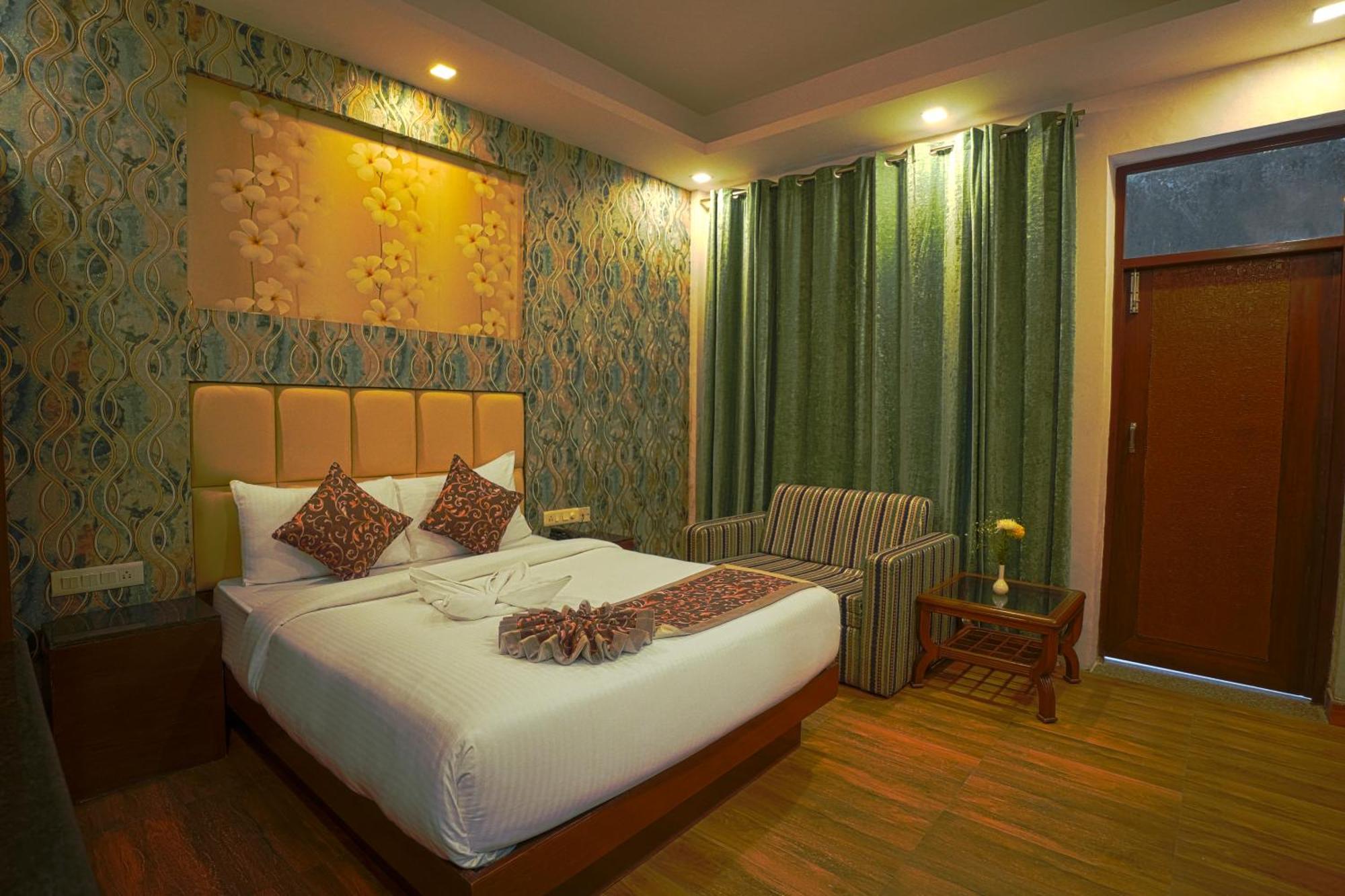 Q Saina S K Regency Rishikesh Hotel Exterior photo