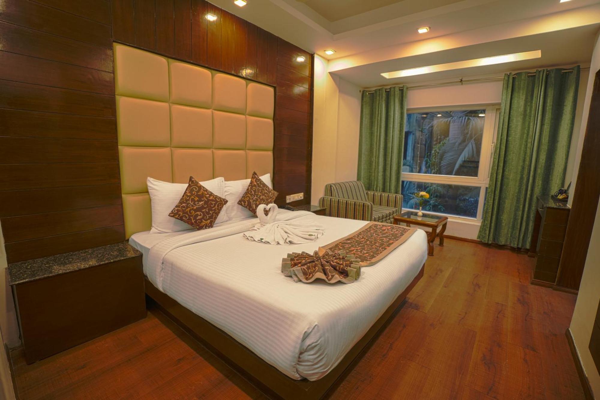 Q Saina S K Regency Rishikesh Hotel Exterior photo